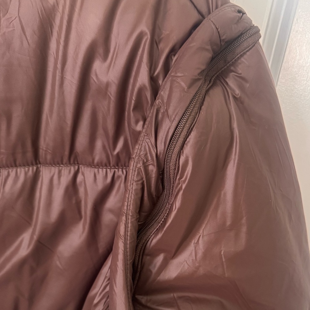 NWT: PRETTY LITTLE THING: CHOCOLATE DETACHABLE ARM PUFFER VEST |10| - Picture 8 of 9